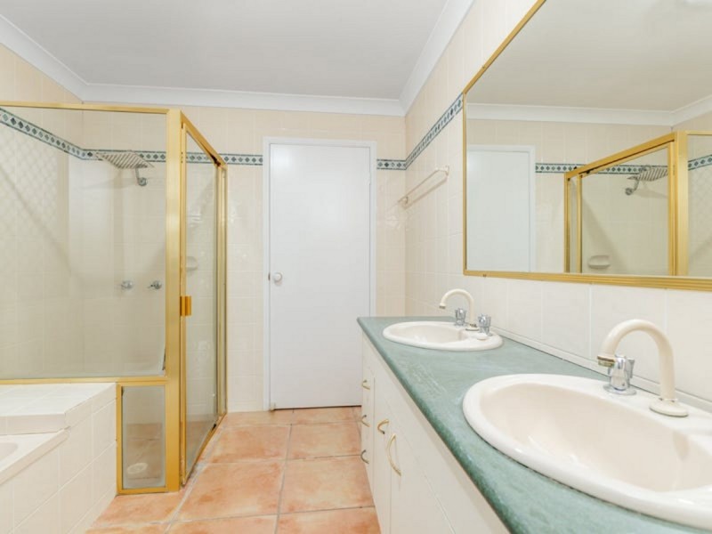 3 Hervey Close, Forest Lake QLD 4078