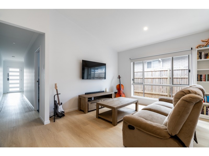 81 Pebble Creek Way, South Maclean QLD 4280