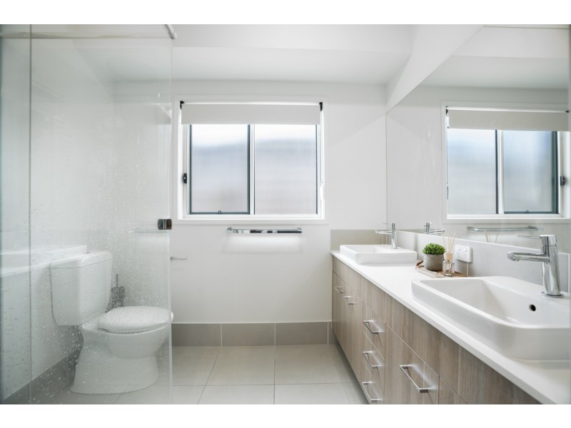 81 Pebble Creek Way, South Maclean QLD 4280