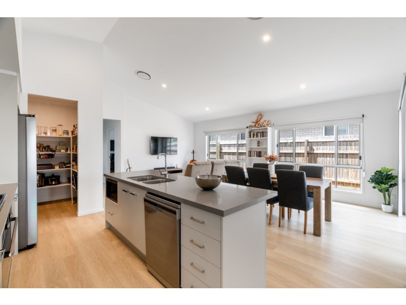 81 Pebble Creek Way, South Maclean QLD 4280