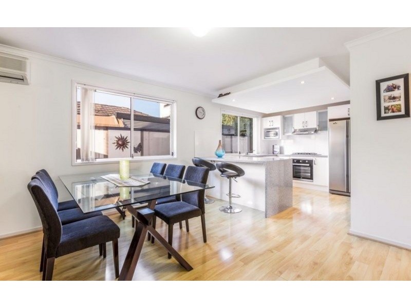 6 Jetty Walk, Forest Lake QLD 4078