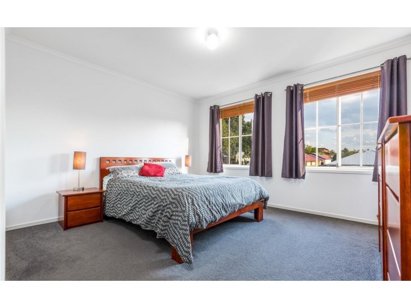 6 Jetty Walk, Forest Lake QLD 4078