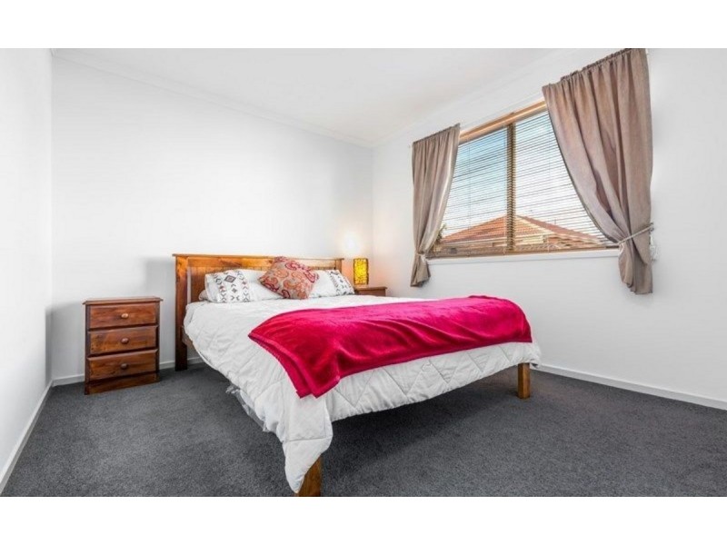 6 Jetty Walk, Forest Lake QLD 4078