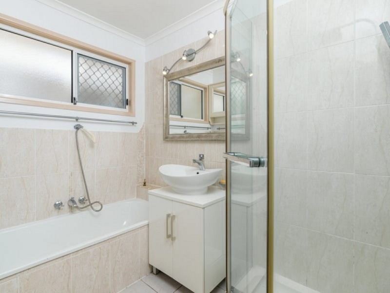 12 Dorachus Drive, Regents Park QLD 4118