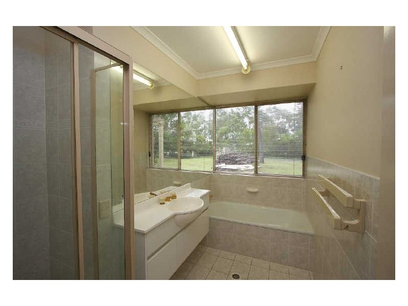 26-28 Eacham Court, Munruben QLD 4125