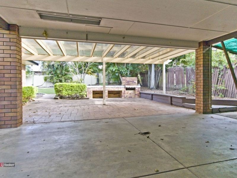 8 Topham Court, Hillcrest QLD 4118