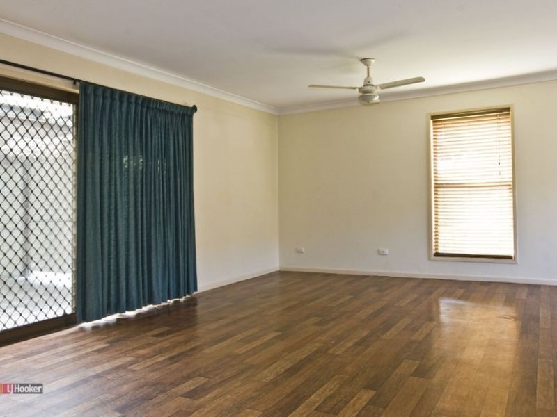 8 Topham Court, Hillcrest QLD 4118