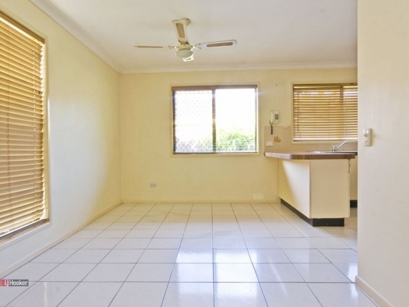 8 Topham Court, Hillcrest QLD 4118