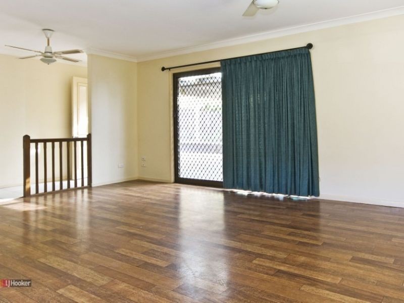 8 Topham Court, Hillcrest QLD 4118