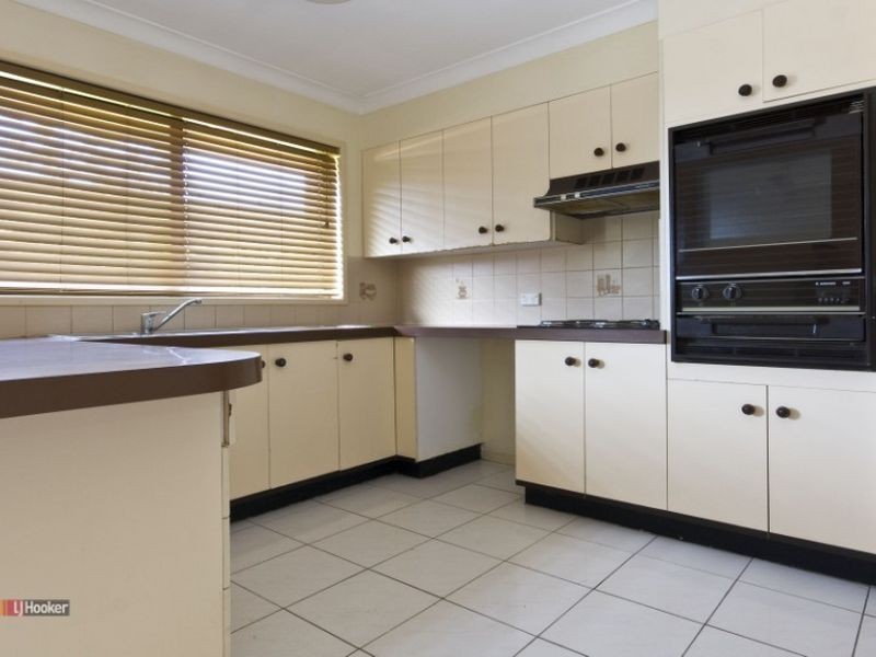 8 Topham Court, Hillcrest QLD 4118