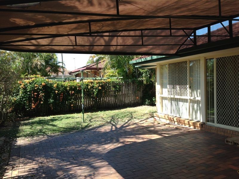 4 Gumview Close, Regents Park QLD 4118