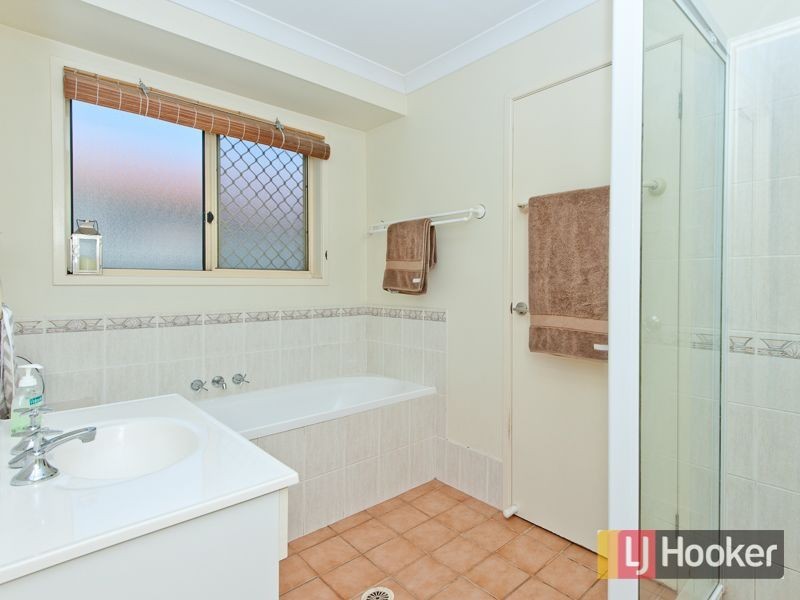 40 Cambridge Crescent, Fitzgibbon QLD 4018