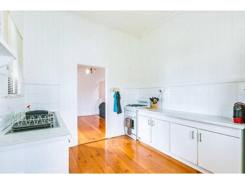 37 Henderson Road, Deagon QLD 4017