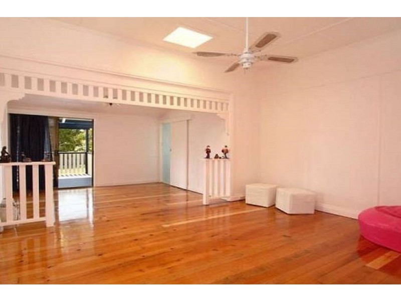 37 Henderson Road, Deagon QLD 4017