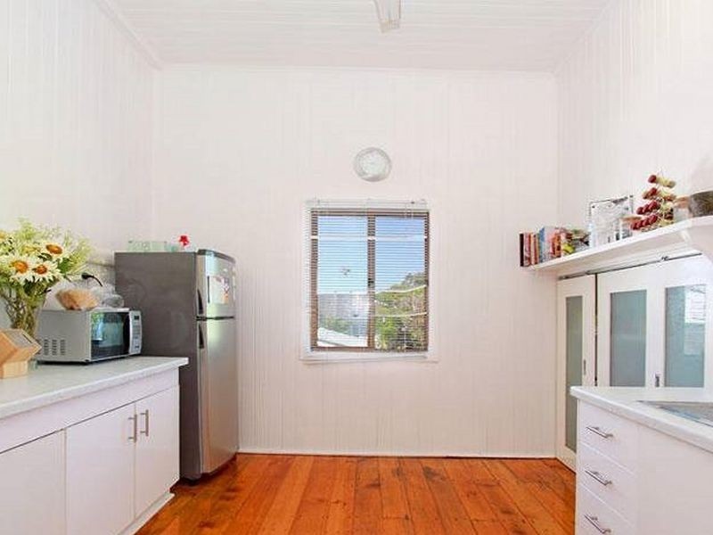 37 Henderson Road, Deagon QLD 4017