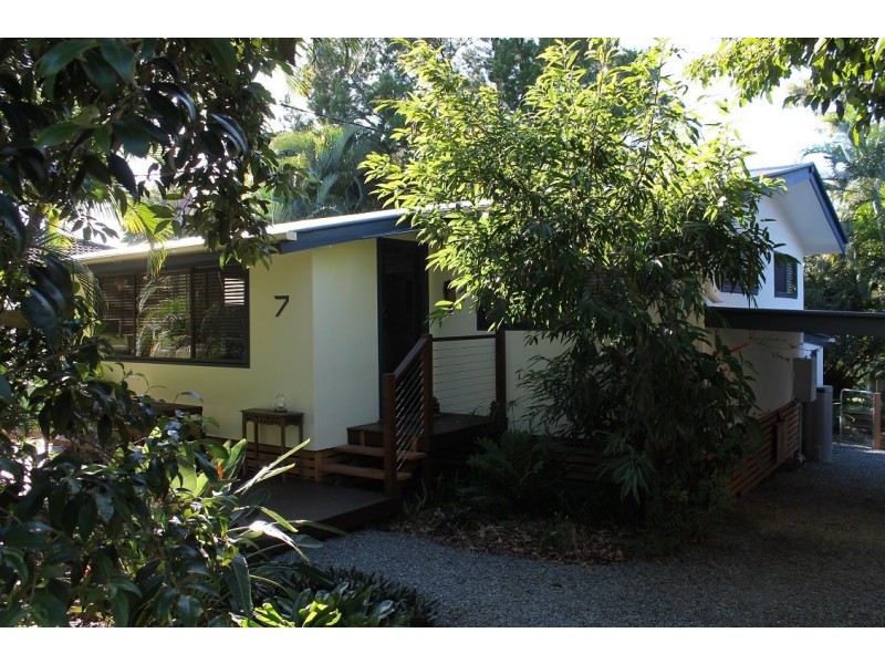 7 Orange Grove Street, Coochiemudlo Island QLD 4184