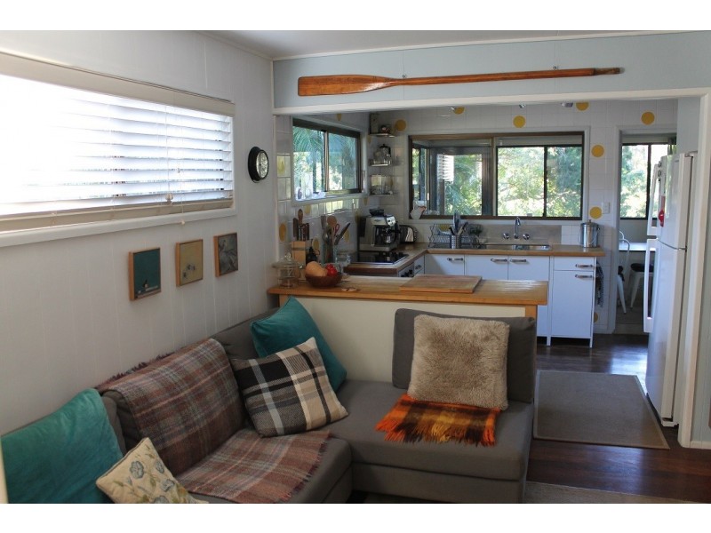 7 Orange Grove Street, Coochiemudlo Island QLD 4184