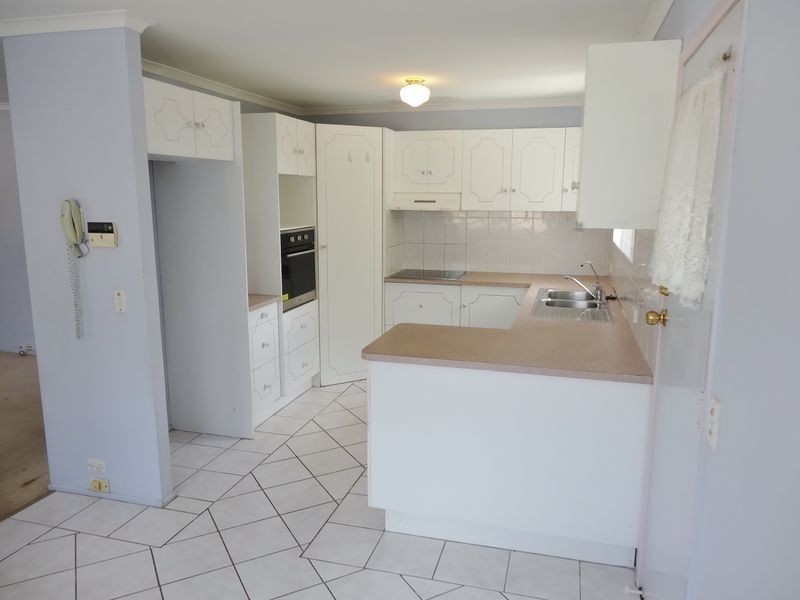 16 Arrakune Crescent, Kallangur QLD 4503