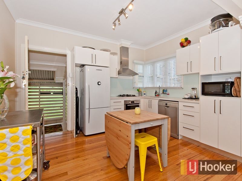 198 Rainbow Street, Sandgate QLD 4017