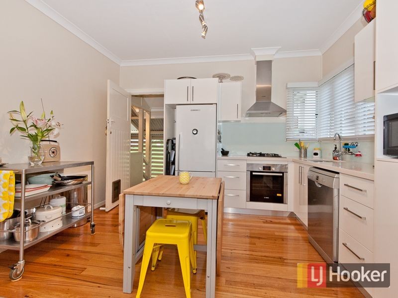 198 Rainbow Street, Sandgate QLD 4017