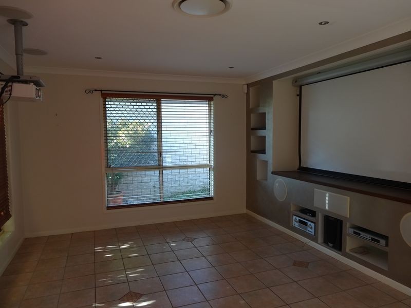 37 Cambridge Crescent, Fitzgibbon QLD 4018