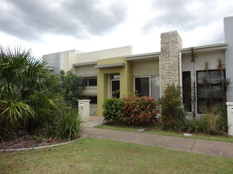 19 Daintree Park Way, Fitzgibbon QLD 4018