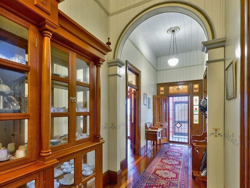 86 Allpass Parade, Shorncliffe QLD 4017