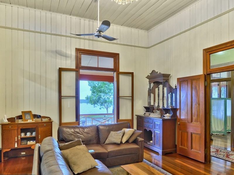 86 Allpass Parade, Shorncliffe QLD 4017