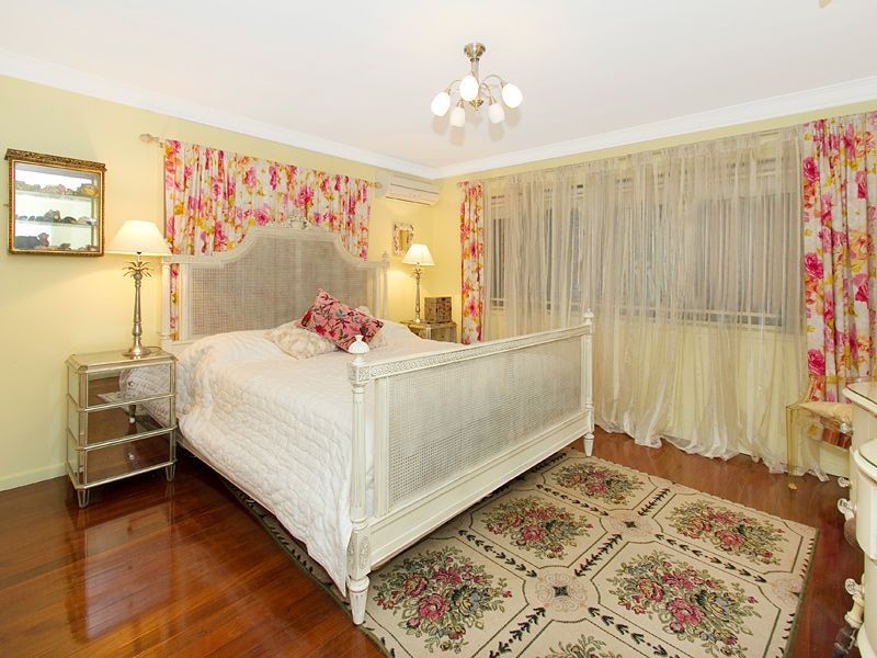 12 Westbourne Street, Highgate Hill QLD 4101