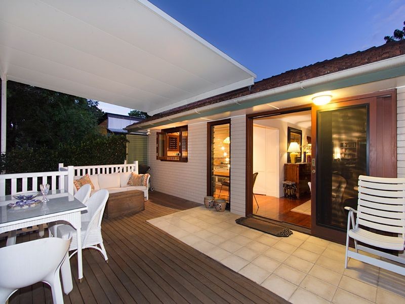 12 Westbourne Street, Highgate Hill QLD 4101