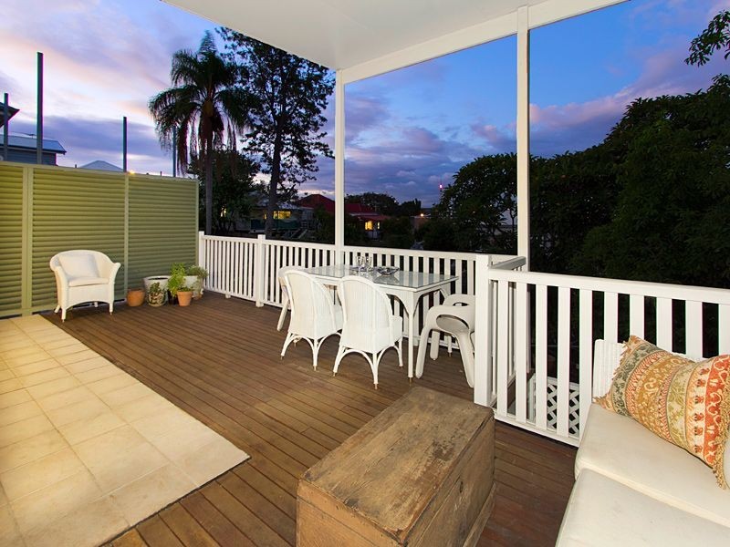 12 Westbourne Street, Highgate Hill QLD 4101