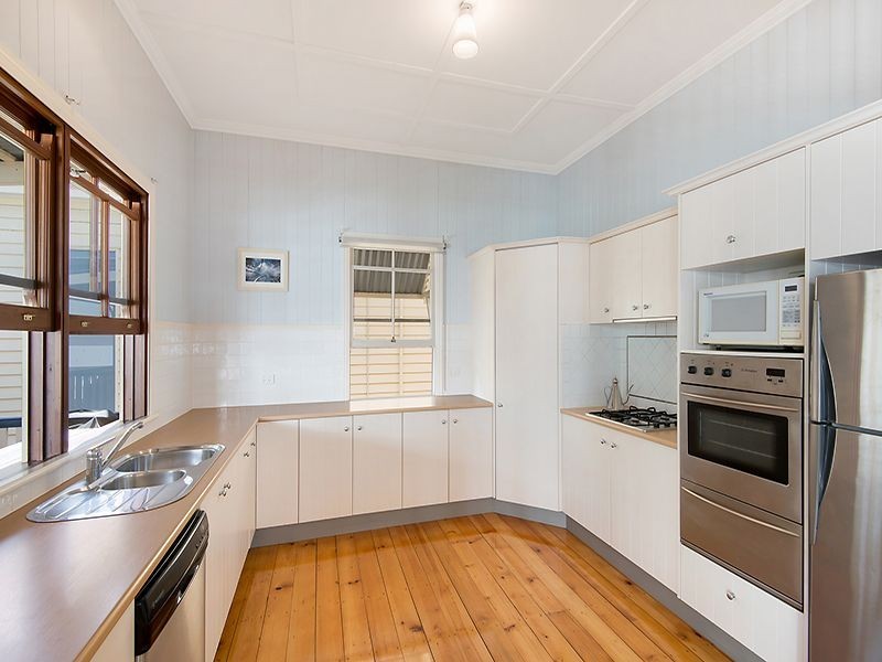 106 Malcolm Street, Hawthorne QLD 4171