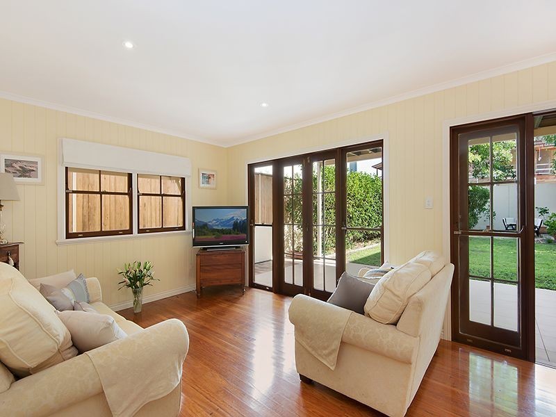 106 Malcolm Street, Hawthorne QLD 4171