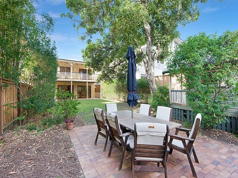 106 Malcolm Street, Hawthorne QLD 4171