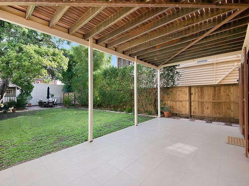 106 Malcolm Street, Hawthorne QLD 4171