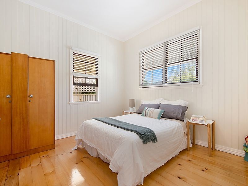 106 Malcolm Street, Hawthorne QLD 4171