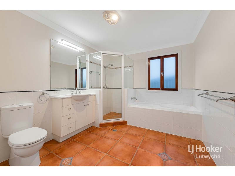 11 Beatrice Street, Bardon QLD 4065