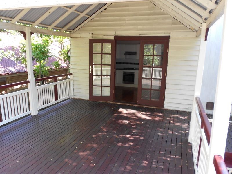 18 Stoneleigh Street, Albion QLD 4010