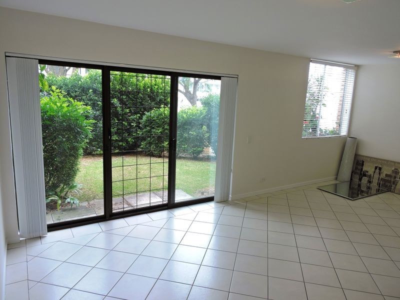 1/82 Charlton Street, Ascot QLD 4007