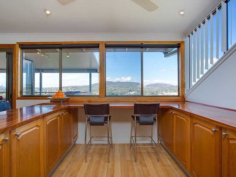 1088 South Pine Road, Everton Hills QLD 4053