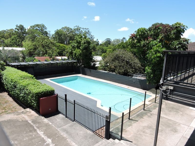 11 Ashley Road, Chermside West QLD 4032