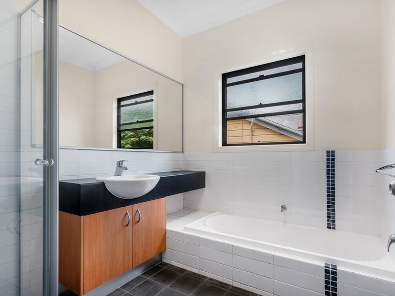 12 Wellington Street, Wooloowin QLD 4030