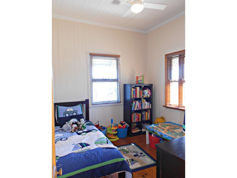 9 Eleventh Avenue, Kedron QLD 4031