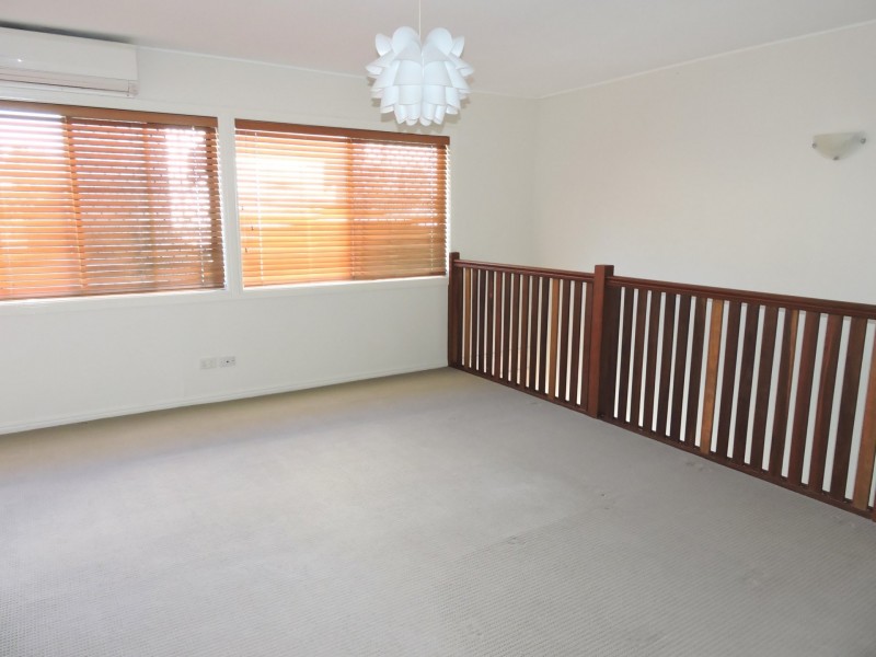 2/5 Curwen Terrace, Chermside QLD 4032