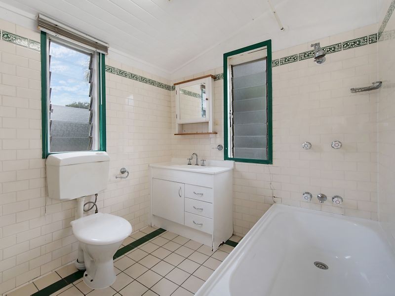 18 Stoneleigh Street, Albion QLD 4010