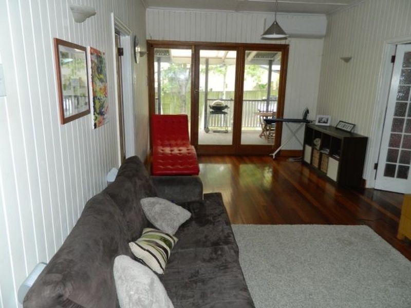 8 Owen Street, Wooloowin QLD 4030