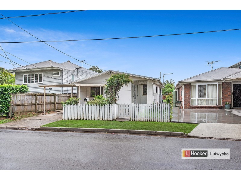 16 Lower Brighton Terrace, Sandgate QLD 4017