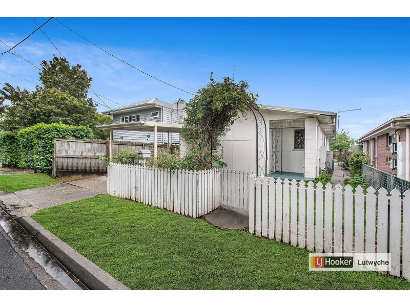 16 Lower Brighton Terrace, Sandgate QLD 4017