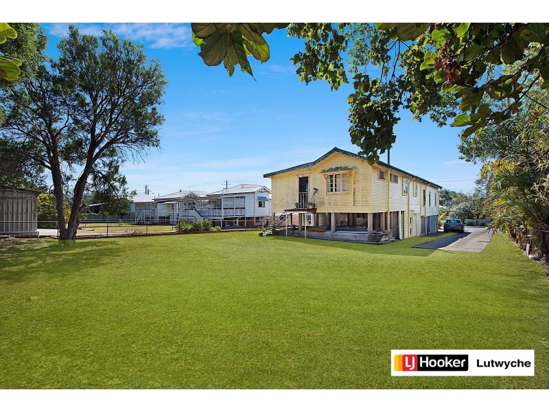 32 Strathmore Street, Kedron QLD 4031