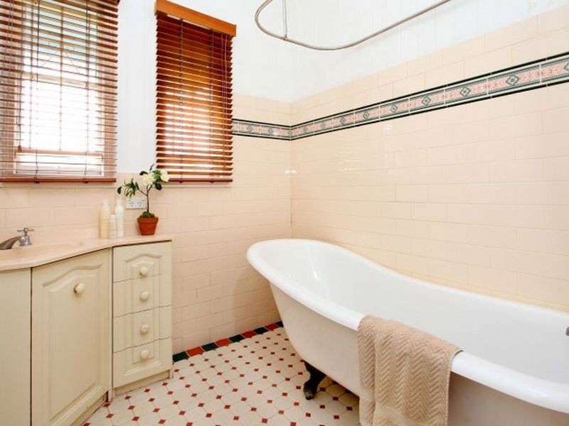 54 Stoneleigh Street, Albion QLD 4010